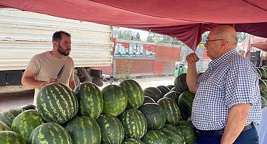 Kelek karpuz iade isteğine pazarcı elinde bıçakla karşı çıktı