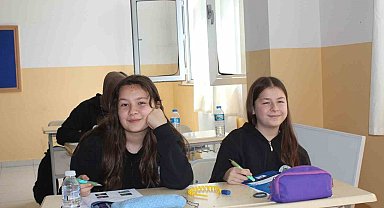 Kendisi 500 tam puan, ikizi ise 1 yanlışla 496 puan aldı