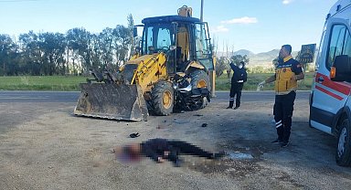 Kepçeyle çarpışan motosikletin sürücüsü hayatını kaybetti
