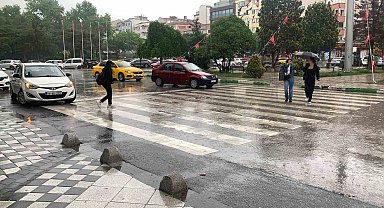 Kırklareli'de sağanak yağış etkili oluyor