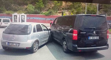 Kırmızı ışık ihlali kaza yaptırdı: 1 yaralı