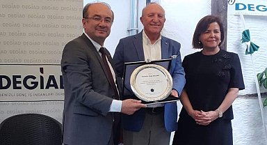 Kitabının gelirini kız çocuklarına bağışladı