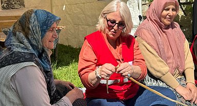 Kızılay gönüllüleri, köydelerdeki anneleri unutmadı