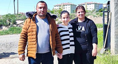 Kızına ve kendisine saldıran 4 köpeği vurarak telef etti