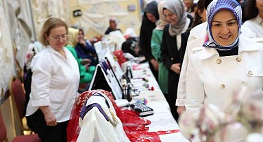 Kocasinan Akademi'den Anneler Günü'ne özel göz kamaştıran sergi
