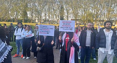 Köln Üniversitesi'nde yüzlerce kişiden "Filistinlilerin yanındayız" mesajı