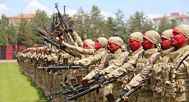 Komandolar 19 Mayıs gösterisi ile hayran bıraktı