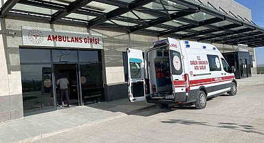 Kontrolden çıkan otomobil bariyerlere çarparak devrildi: 4 yaralı