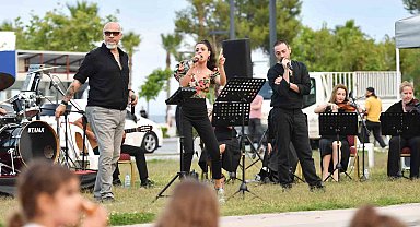 Konyaaltı'nda Gün Batımı Akustik Konseri vatandaşlara unutulmaz anlar yaşattı