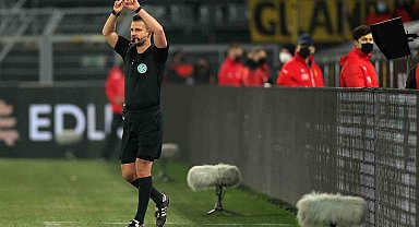 Konyaspor - Fenerbahçe maçının VAR'ı Daniel Schlager oldu
