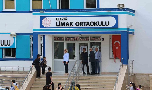 Kopya çekerken yakalanan öğrenci öğretmenini bıçakladı