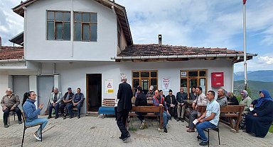 Köy köy gezen ekiplerden vatandaşlara kene bilgilendirmesi