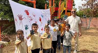 Köy okulunu sanat atölyesine çevirdiler
