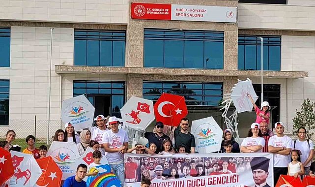 Köyceğiz'de uçurtmalar neşeyle uçuruldu