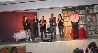 Köyceğizli öğrencilere yönelik "Pembe Aslında Siyahtır" adlı tiyatro oyunu sergilendi