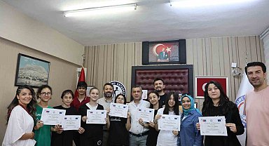 Kozanlı öğrenciler "Bağlı ol ama Bağımlı Olma" projesi ile Avrupa'ya açıldı