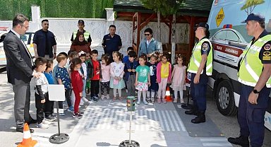 Kulu'da jandarmadan anaokulu öğrencilerine trafik eğitimi