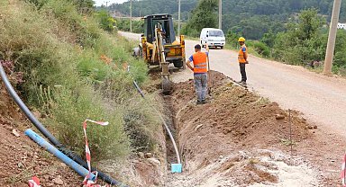 Kumluca'nın kırsal mahallelerinde içme suyu hatlarını yeniliyor