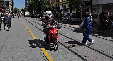 Kural tanımayan motosiklet ve bisiklet sürücüleri tepki çekiyor