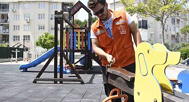 Kuşadalı çocuklar için parklar yenilendi