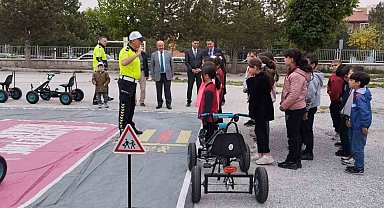 Kütahya'da öğrencilere uygulamalı ve teorik trafik eğitimi