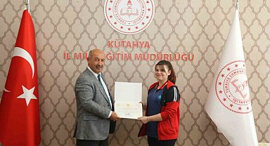 Kütahya'da "Şiddetsiz Toplum" temalı ortaokullar arası resim yarışması ödül töreni