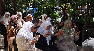 Kutsal topraklara dualarla uğurlandılar