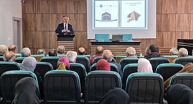 Kutsal topraklara gidecek olan hacı adayları için seminer düzenlendi