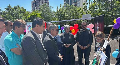 Liseli çocuklar engelleri kaldıran sergi açtı