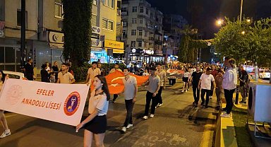 Liseli gençlerden anlamlı yürüyüş
