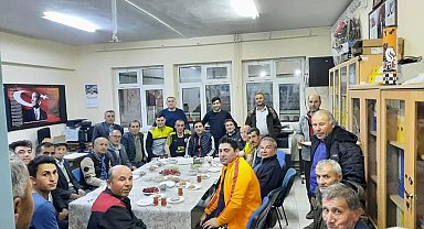 Mahalle halkı çağırdı Başkan Daban halı saha maçına çıktı