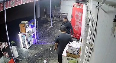 Mardin'de 2 kişi sokak ortasında bıçaklandı, saldırı anı kameraya yansıdı