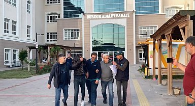 Marketten yaklaşık 3 milyon TL'lik gıda malzemesi çalan 2 şüpheli tutuklandı