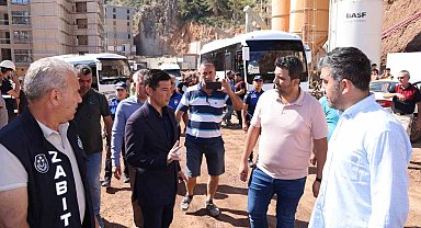Marmaris Belediye Başkanı Ünlü, tepkilerin odağındaki Sinpaş'ın inşaatını denetledi