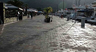 Marmaris Yat Limanı'na temizlik çalışması yapıldı
