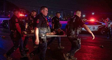 Meksika'da devlet başkan adayının mitinginde sahne çatısı çöktü: 9 ölü
