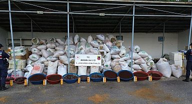 Mersin'de 10 ton kaçak tütün ele geçirildi
