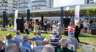 Mersin'de emekliler yazı 'Bahar Şenliği' ile karşıladı