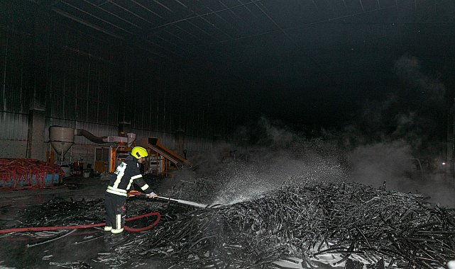 Mersin'de iş yerinde çıkan yangın söndürüldü