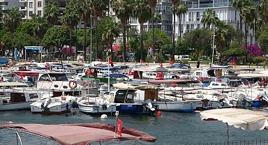 Mersin'de şiddetli rüzgar etkili oluyor