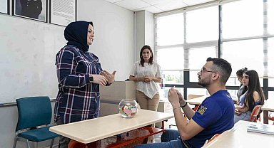Mersin'de vatandaşlar işaret dili öğreniyor