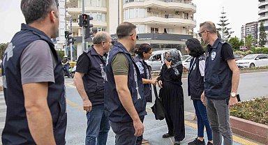 Mersin'de zabıta ekiplerinden dilencilere operasyon