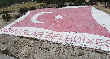 Mersin'in simgesi haline gelen dev Türk bayrağı bakıma alınıyor