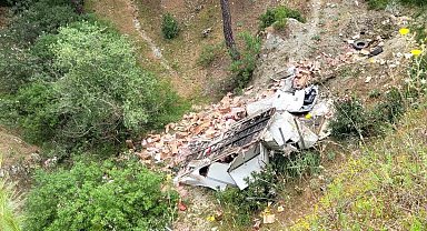 Milas'ta tır uçuruma yuvarlandı: 1 ölü