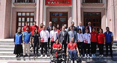 Milli sporculardan Vali Akbıyık'a ziyaret