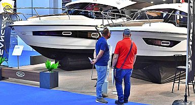 Milyonluk tekneler İzmir'de vitrine çıktı