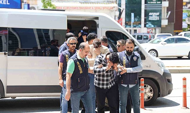 Milyonluk vurgun yapan bahis çetesi çökertildi