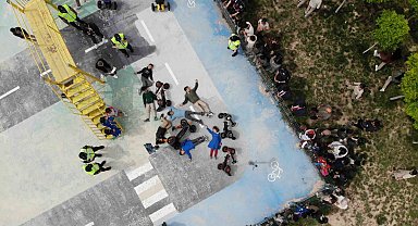 Minik öğrencilere canlandırmalı kaza anında müdahale eğitimi