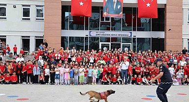 Minikler jandarma ekipleriyle eğlenceli vakit geçirdi