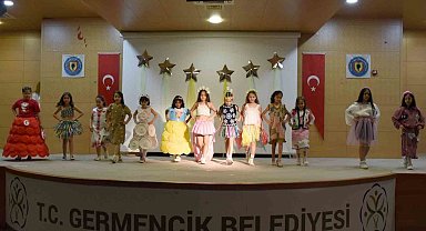 Miniklerin geri dönüşüm defilesi tam not aldı